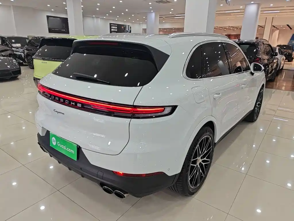 Porsche Cayenne — миниатюра 7