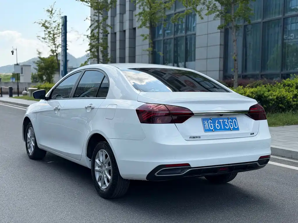 Geely Emgrand — миниатюра 9