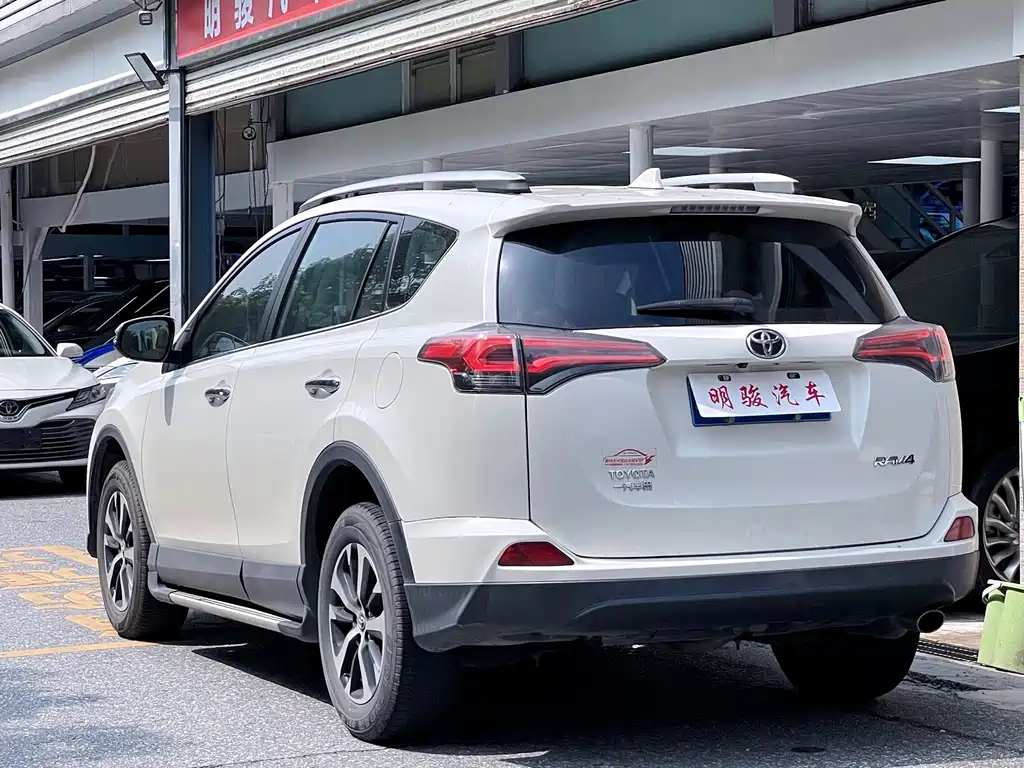 Toyota RAV4 — миниатюра 4