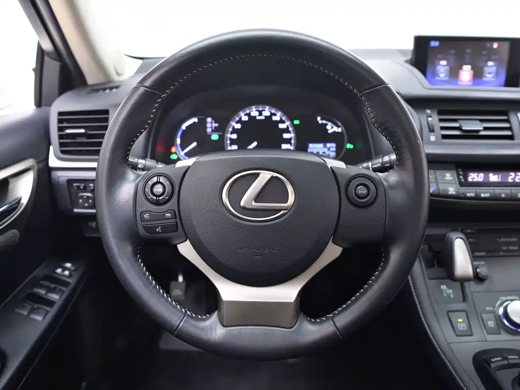 Lexus CT — миниатюра 18