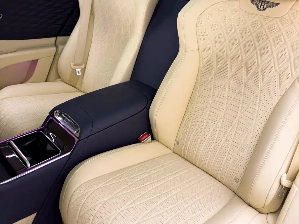 Bentley Flying Spur — миниатюра 31