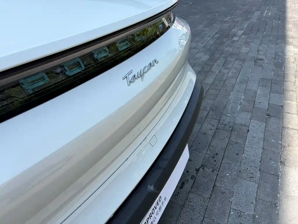 Porsche Taycan — миниатюра 7