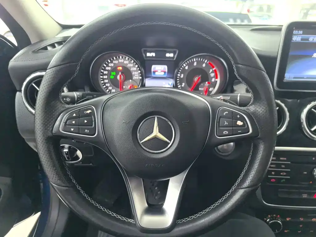 Mercedes-Benz GLA 2016 GLA 200 Fashion