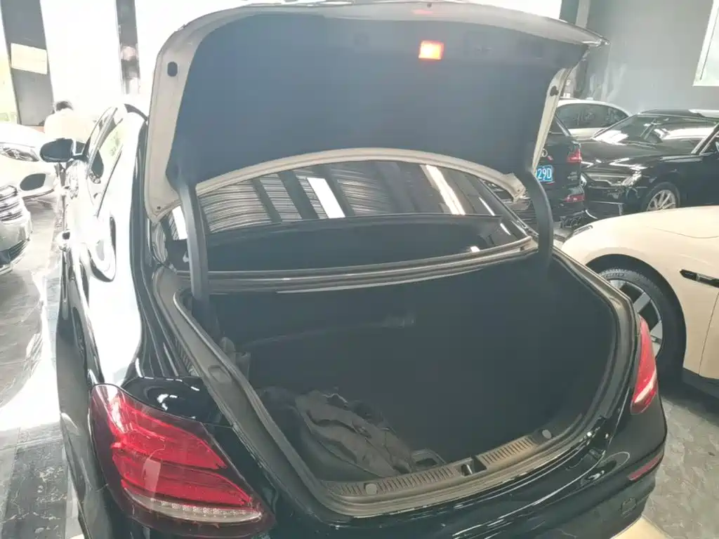Mercedes-Benz E-Class — миниатюра 19