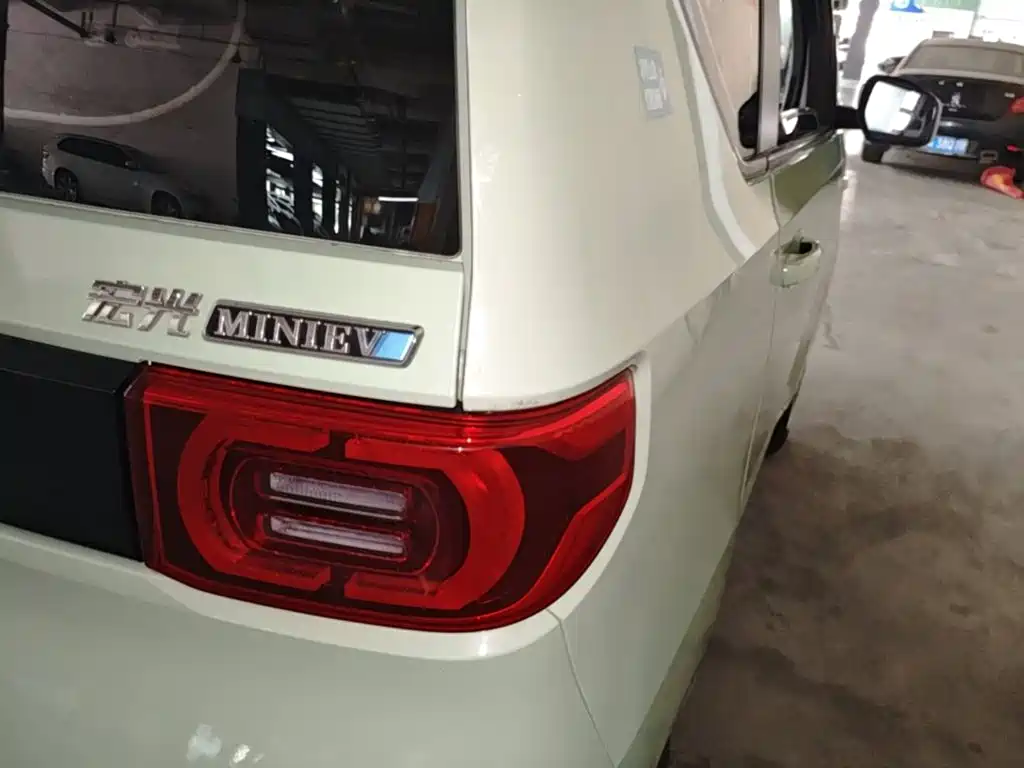 Wuling MINIEV — миниатюра 8