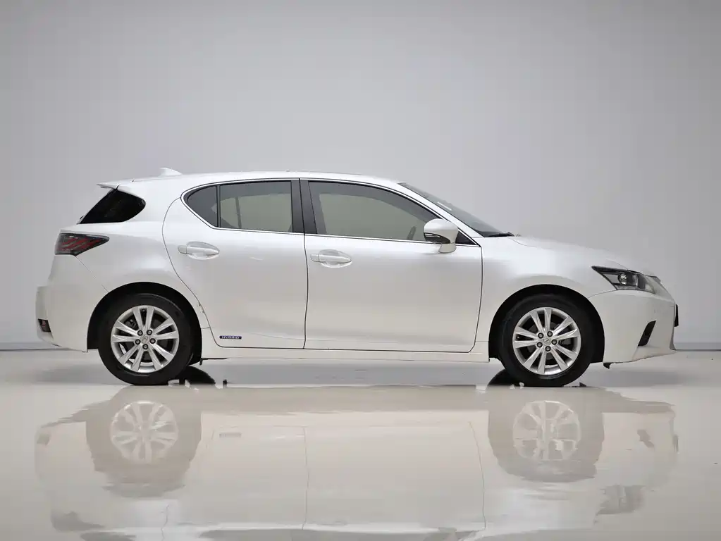 Lexus CT — миниатюра 8