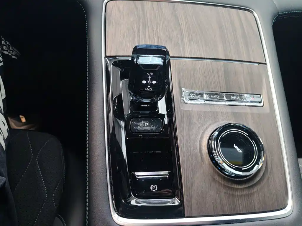 Geely Monjaro L 2025 2.0TD AT