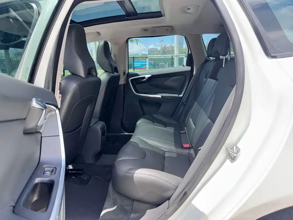 Volvo XC60 (Import) — миниатюра 10