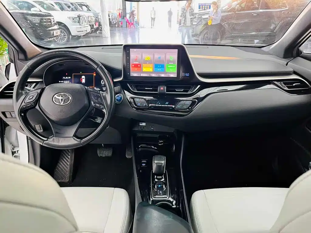 Toyota C-HR EV — миниатюра 8