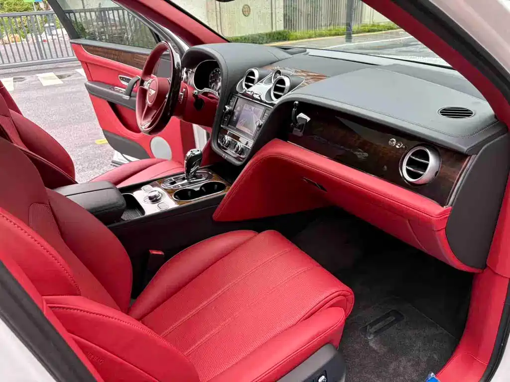 Bentley Bentayga — миниатюра 11