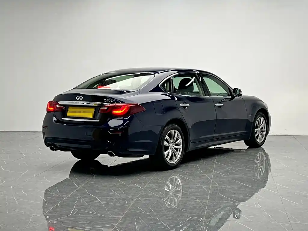Infiniti Q70 — миниатюра 6