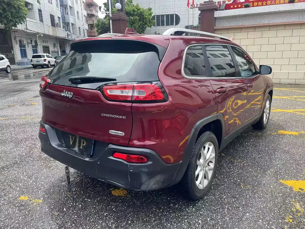 Jeep Cherokee — миниатюра 5