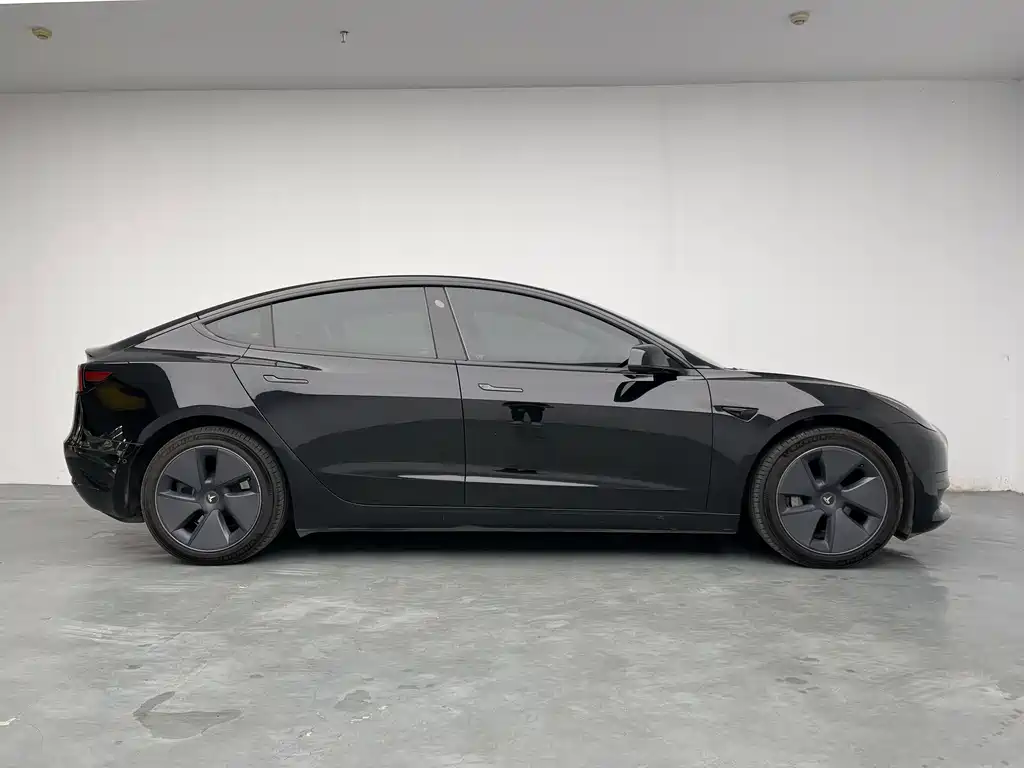 Tesla Model 3 — миниатюра 9