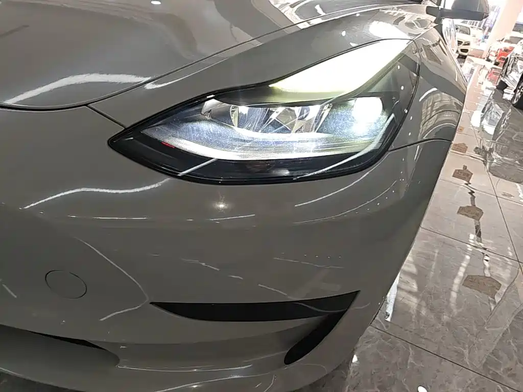Tesla Model 3 — миниатюра 24