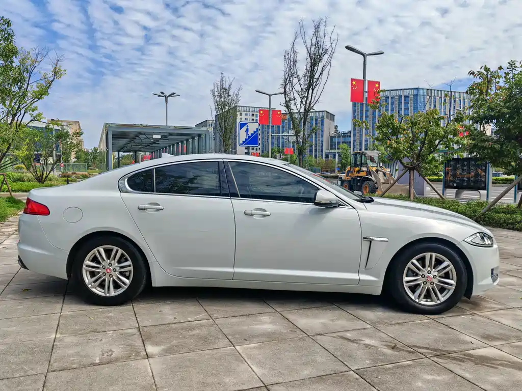 Jaguar XF — миниатюра 7