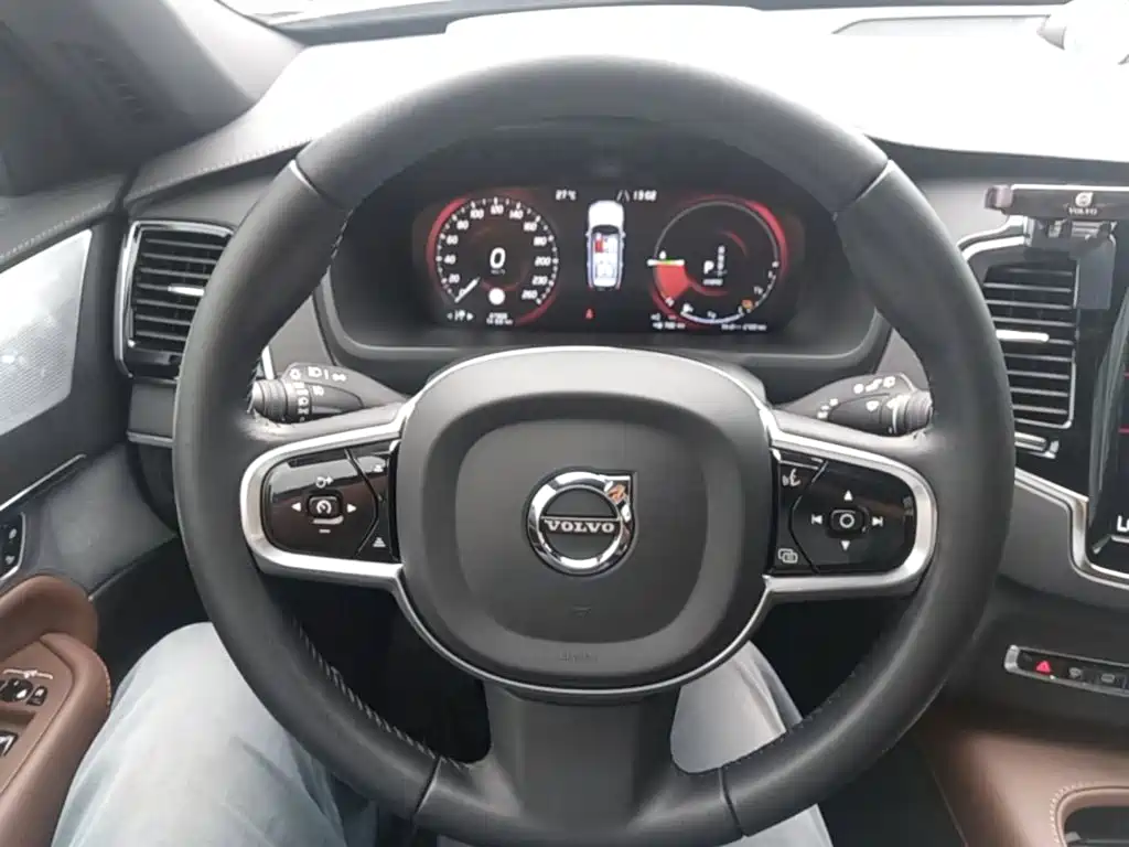 Volvo XC90 PHEV — миниатюра 11