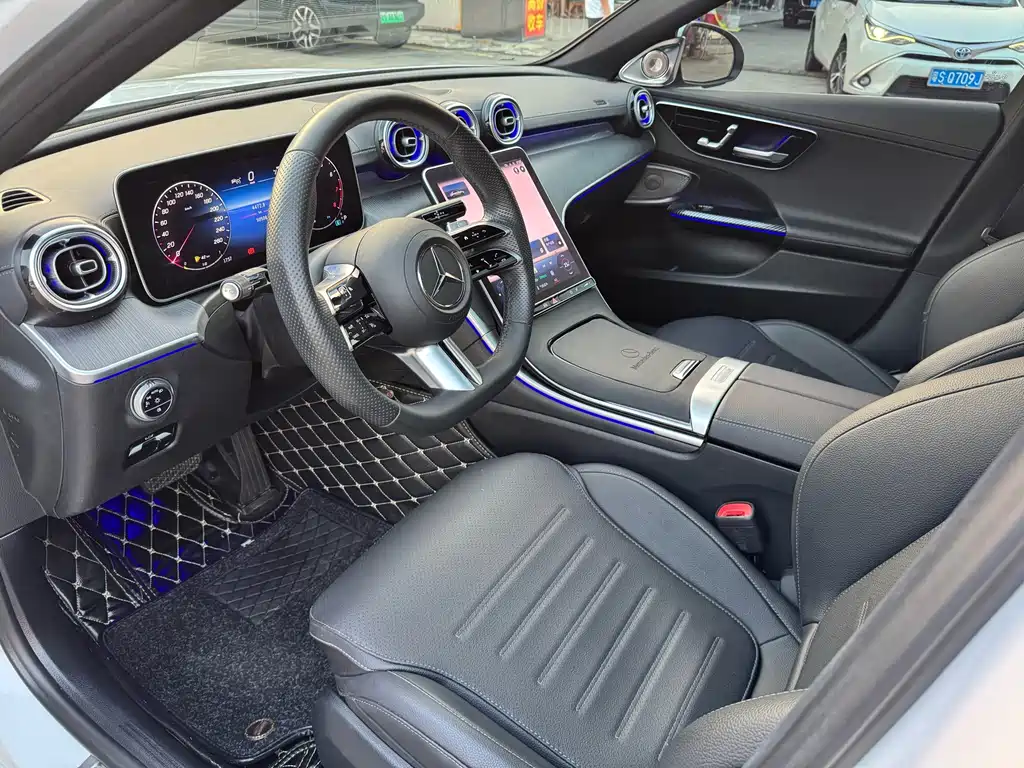 Mercedes-Benz C-Class — миниатюра 11