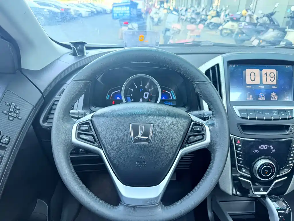 Luxgen U6 — миниатюра 12