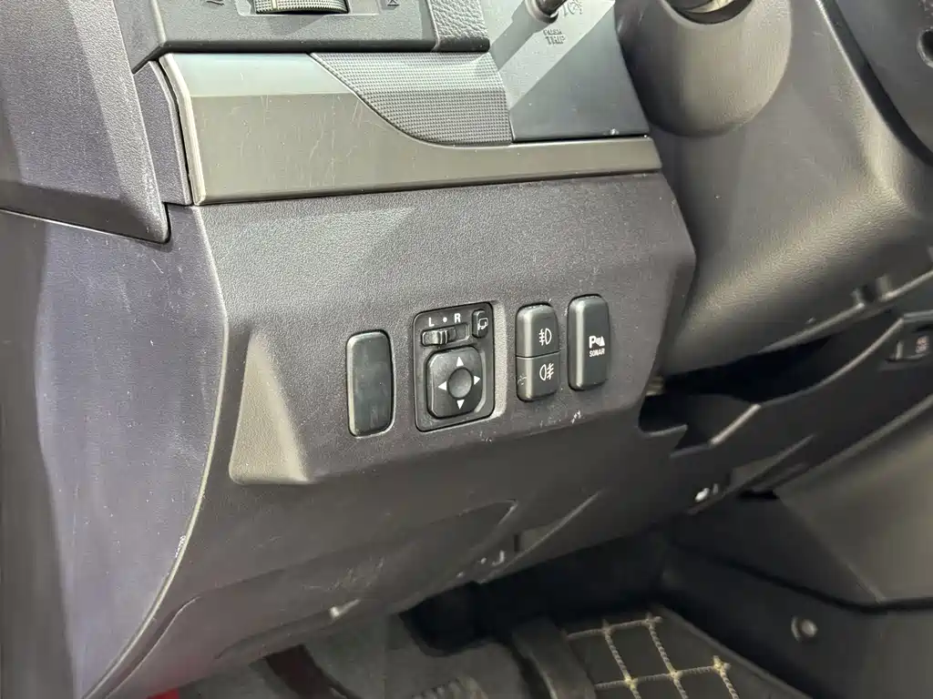 Mitsubishi Pajero (Import) — миниатюра 17