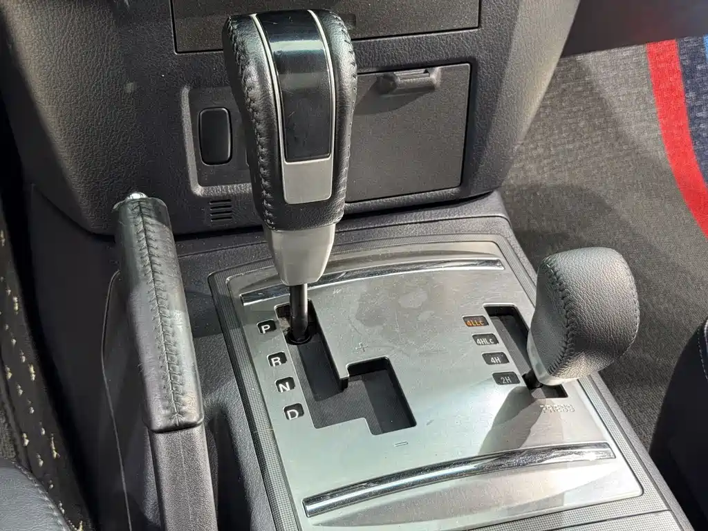 Mitsubishi Pajero (Import) — миниатюра 24