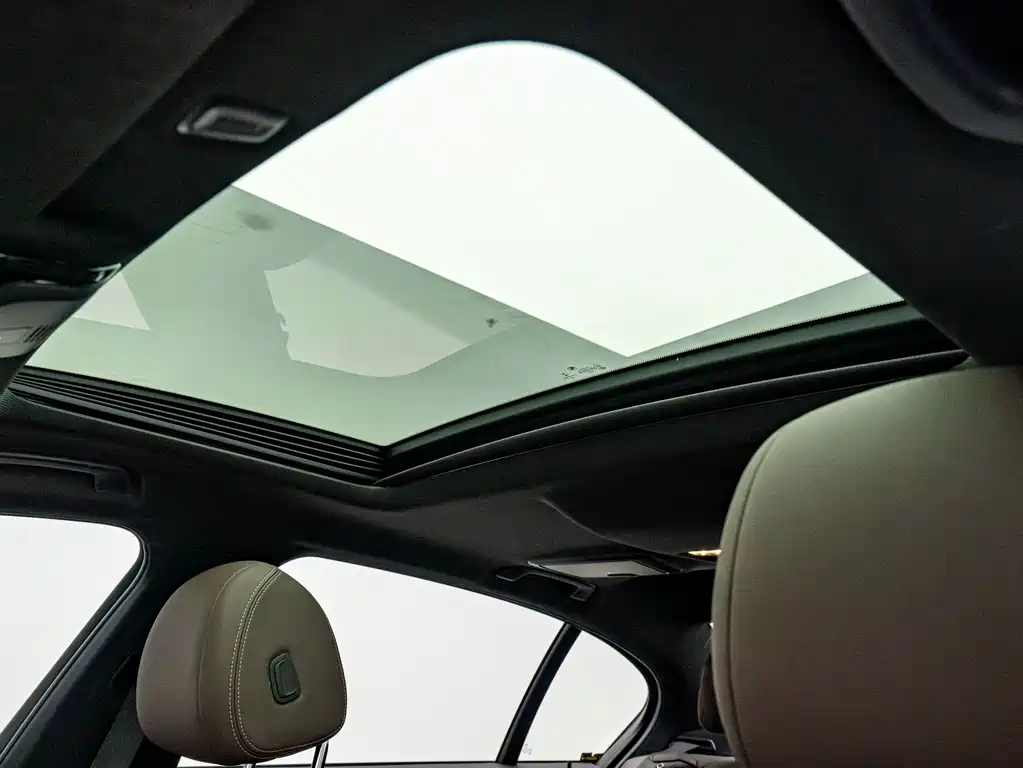BMW 5 Series — миниатюра 13