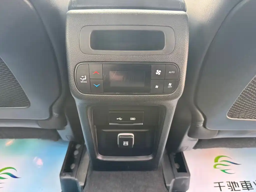 Jeep Grand Commander — миниатюра 11