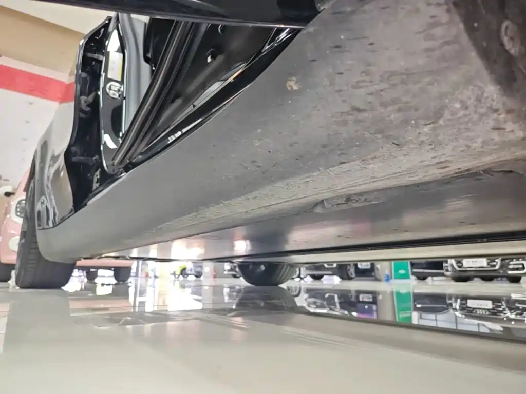 Tesla Model Y — миниатюра 21
