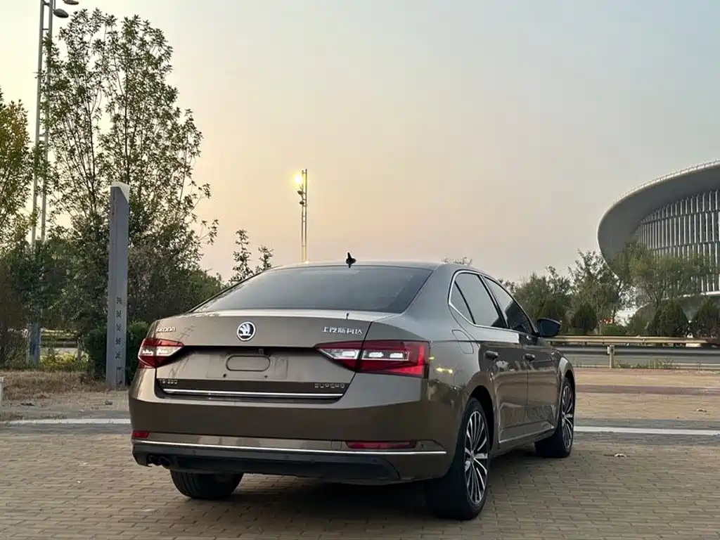 Skoda Superb — миниатюра 4