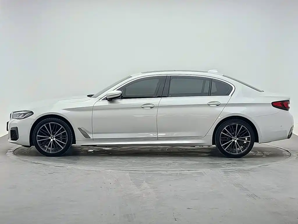 BMW 5 Series — миниатюра 2
