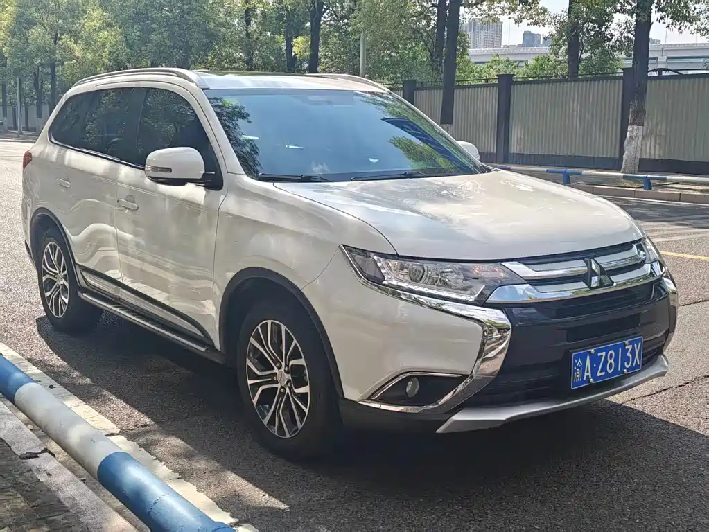 Mitsubishi Outlander — миниатюра 3