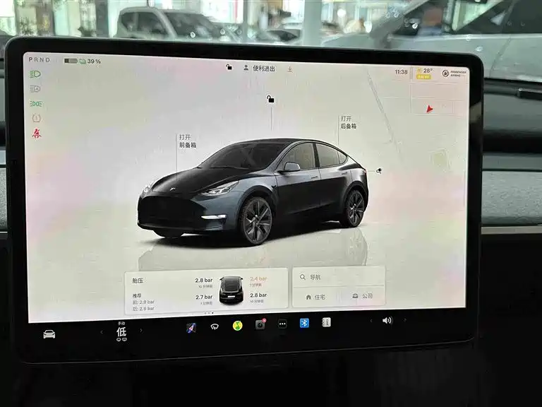 Tesla Model Y — миниатюра 11