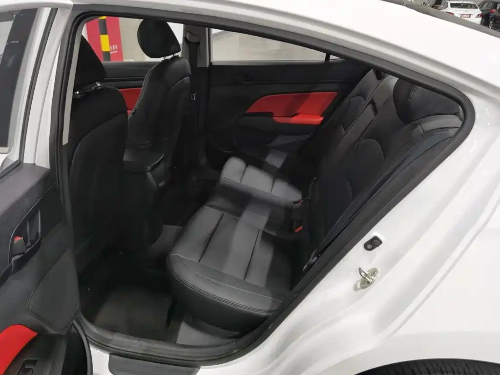 Hyundai Elantra — миниатюра 15