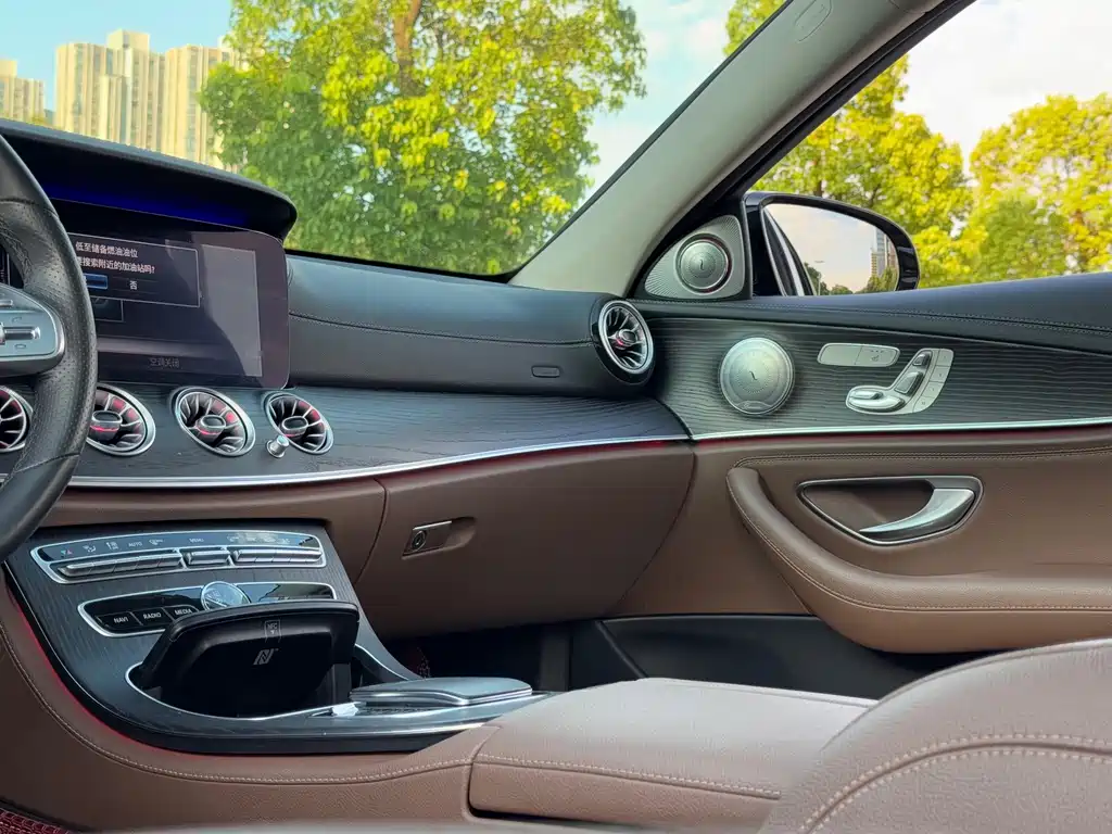 Mercedes-Benz E-Class — миниатюра 20