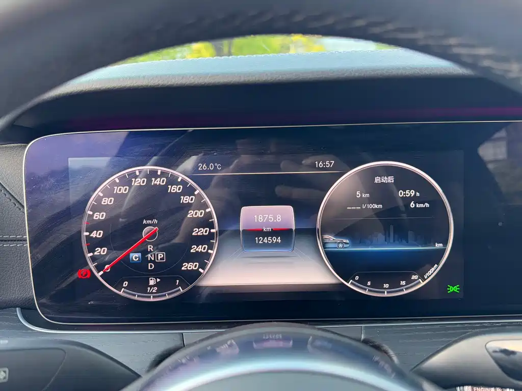 Mercedes-Benz E-Class — миниатюра 13