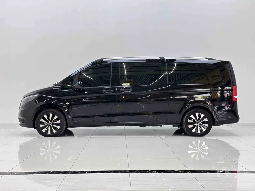 Mercedes-Benz Vito 2023 — фото 5