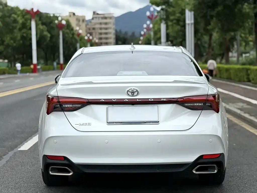 Toyota Avalon — миниатюра 9