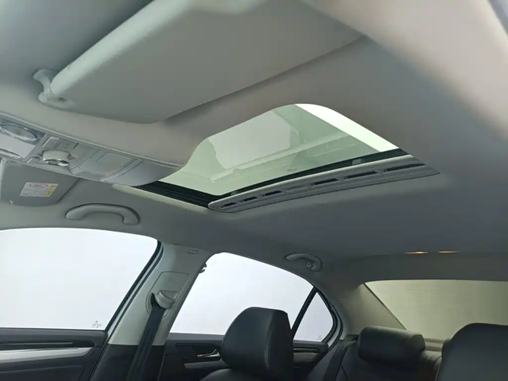 Volkswagen Sagitar — миниатюра 6