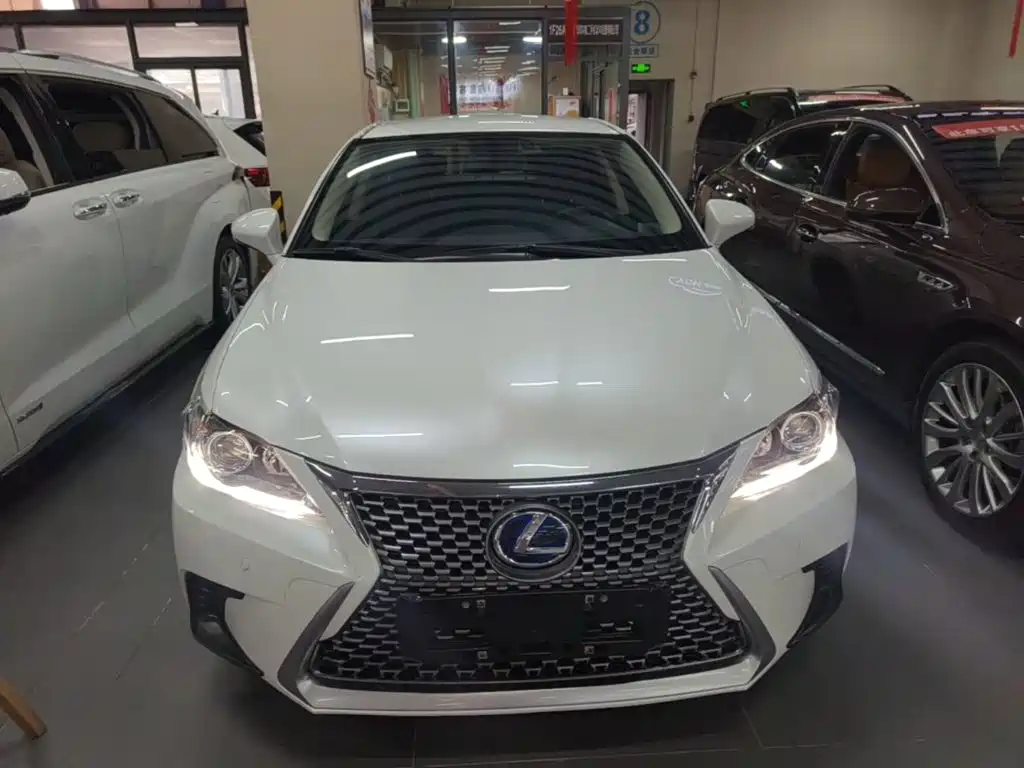 Lexus CT — миниатюра 3