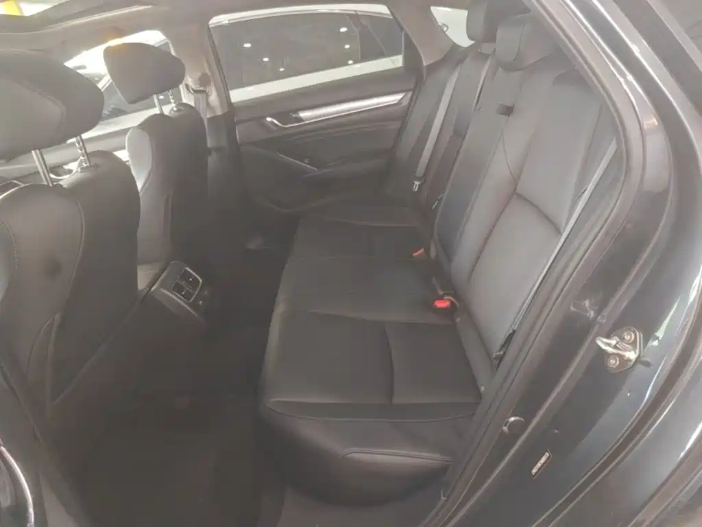 Honda Accord — миниатюра 17
