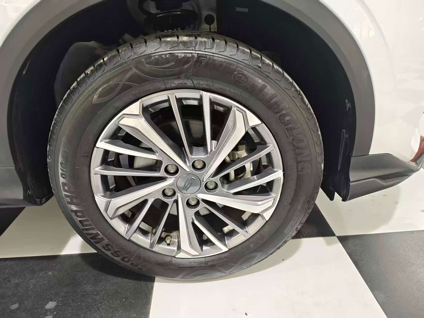 Geely Binyue 1.4 л 2022 г. Белый, пробег 9200 км