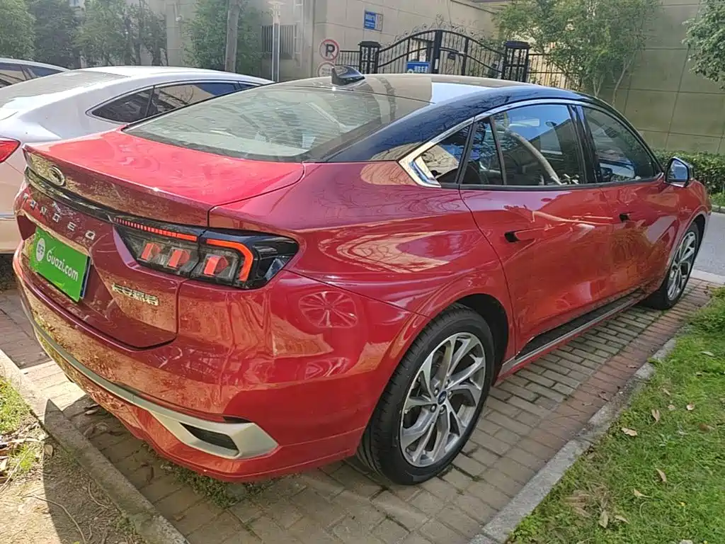 Ford Mondeo 2025 2.0T EcoBoost