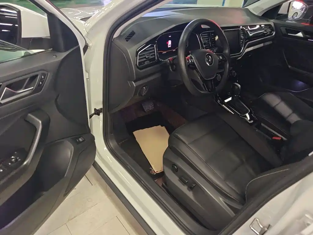 Volkswagen T-Roc — миниатюра 16
