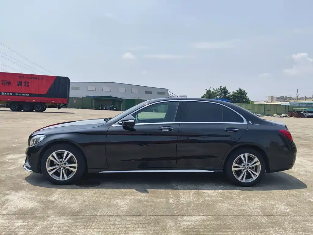 Mercedes-Benz C-Class — миниатюра 7