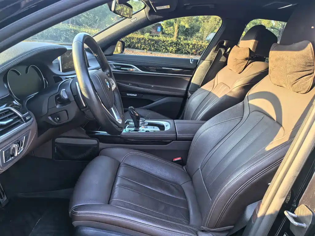 BMW 7 Series — миниатюра 12