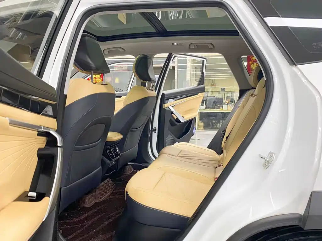 Geely Boyue L — миниатюра 8