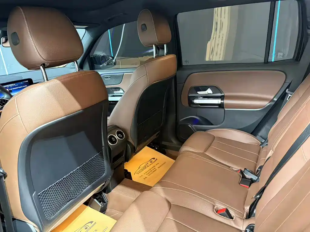 Mercedes-Benz GLB — миниатюра 11