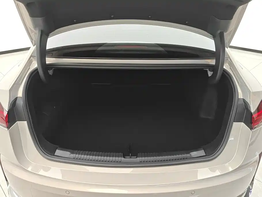 Roewe M7 DMH — миниатюра 4