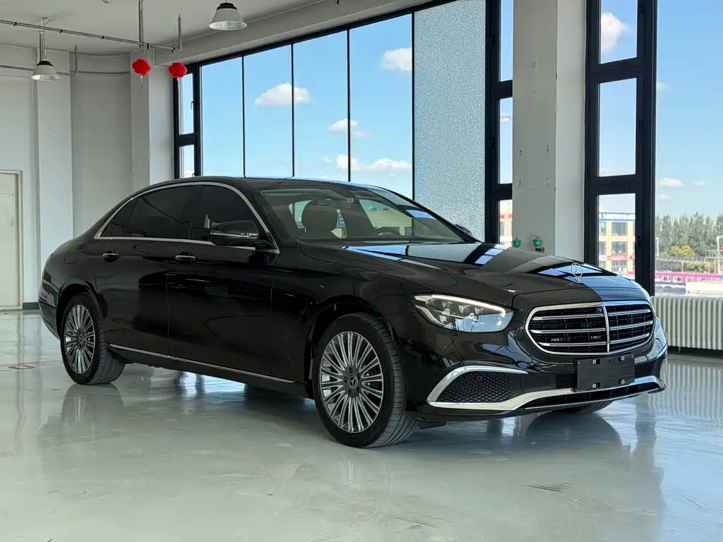 Mercedes-Benz E-Class — миниатюра 3