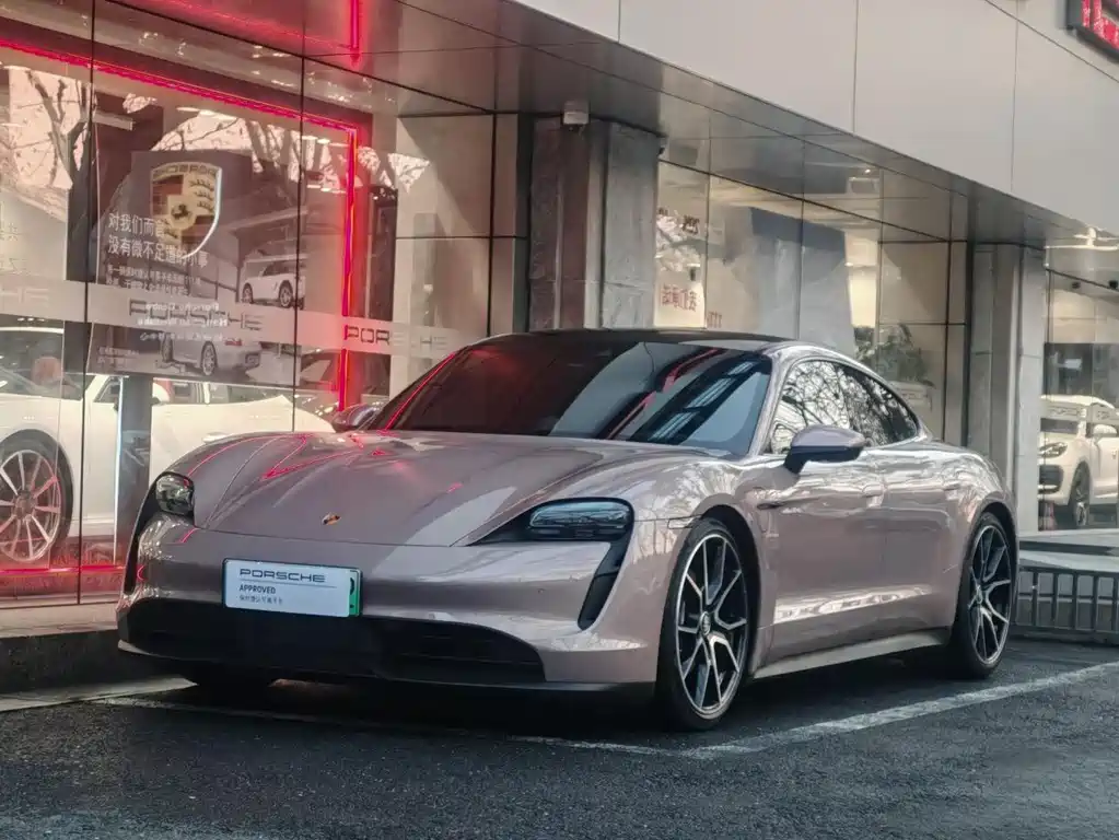 PORSCHE TAYCAN