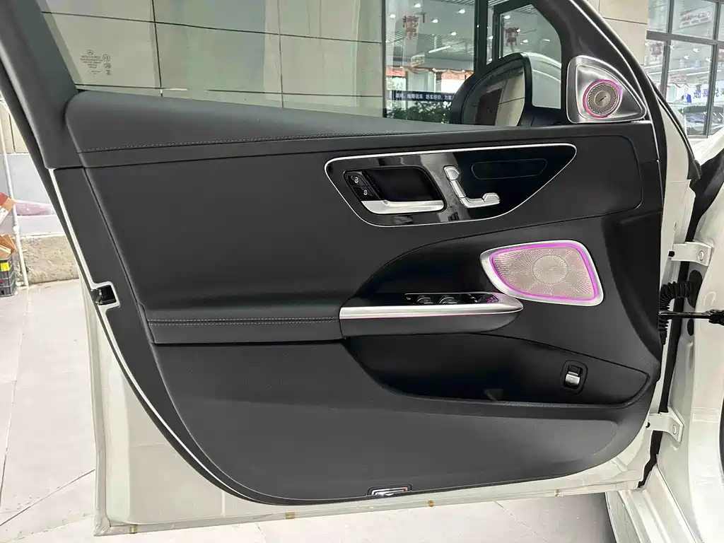 Mercedes-Benz C-Class — миниатюра 14